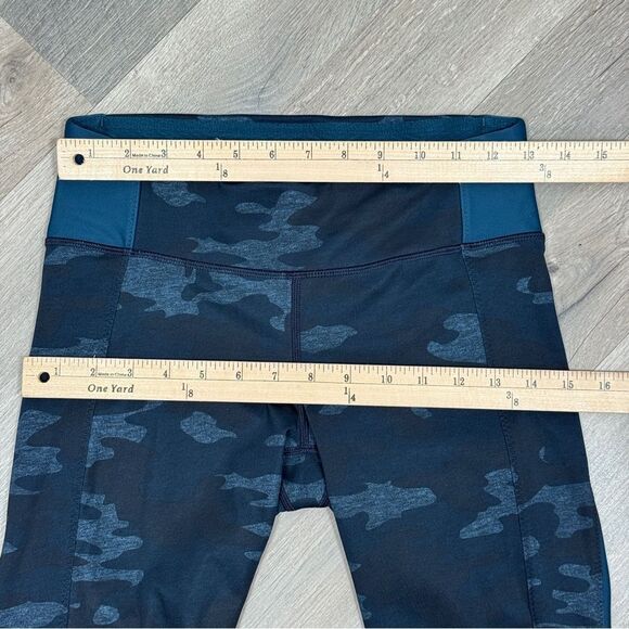 Lululemon Clip In Crop Capri Leggings Teal Blue Camo Size 6 Athletic Yoga - Picture 9 of 12